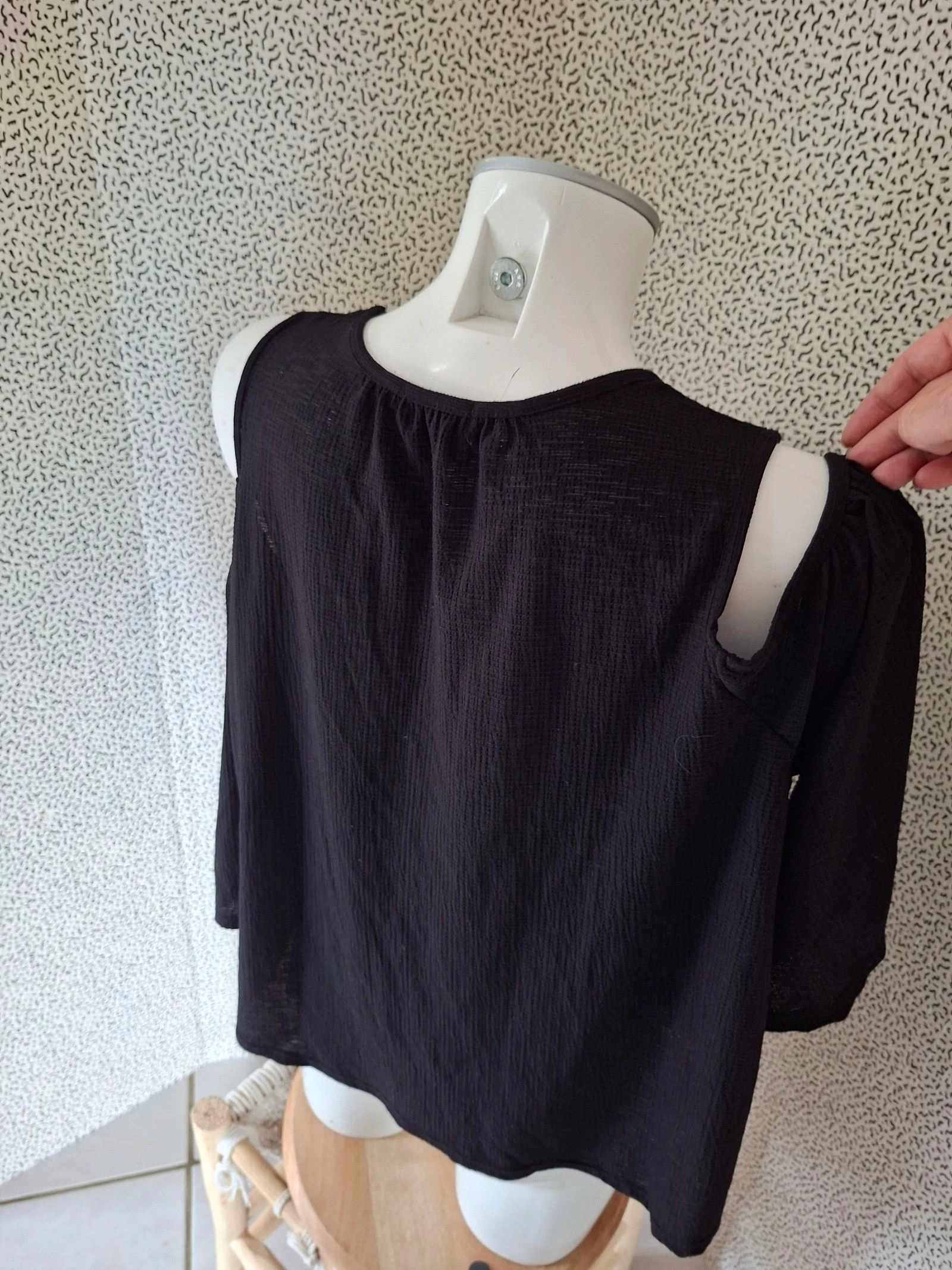 Blouse noire Urban by Gémo S épaules dénudées manches évasées fluide bohème femme – photo 3